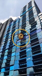 pallet nhựa và pallet gỗ
